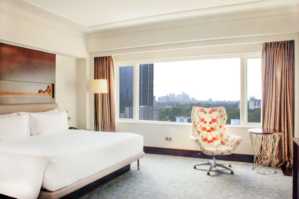 1 King Bed, Premier Guest Room