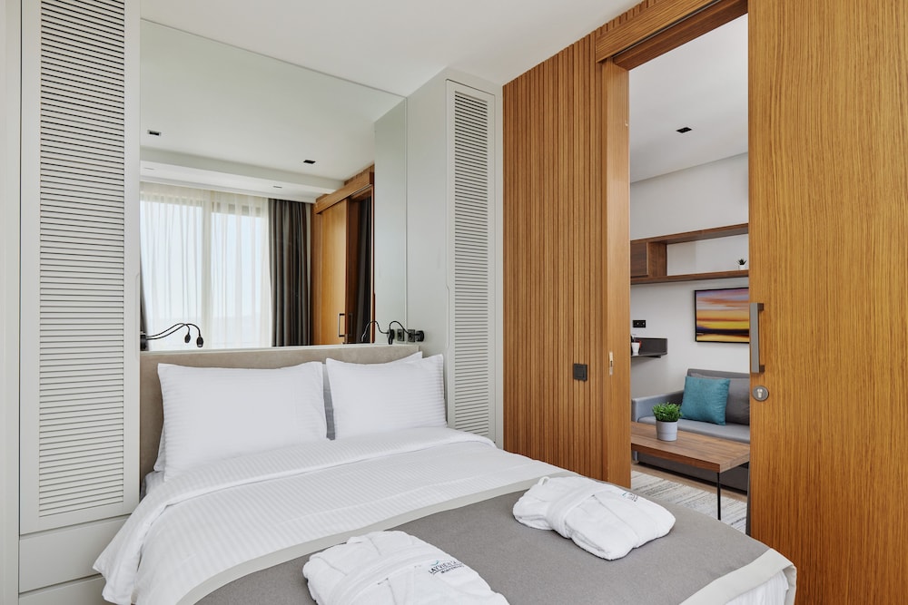 Deluxe Suite, Garden View