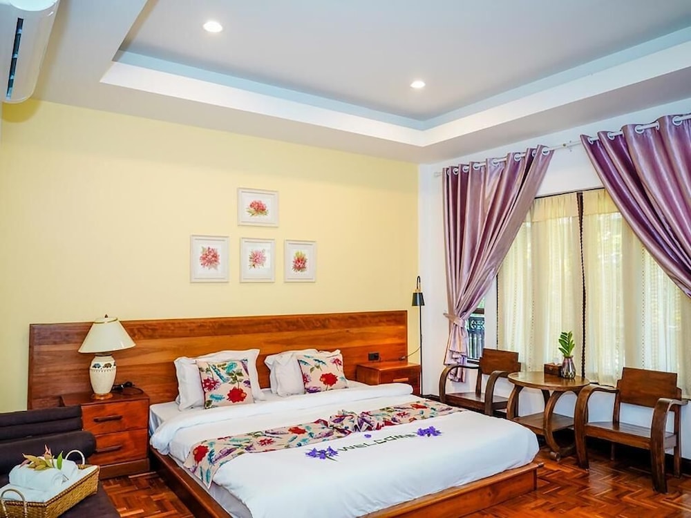 Deluxe Room, 1 King Bed, Non Smoking, Garden View photo 1