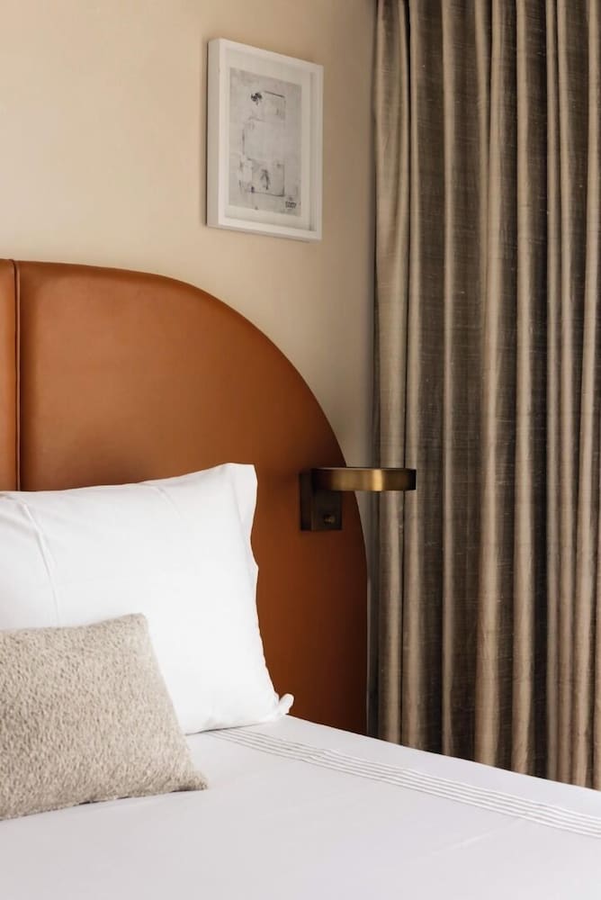Club Room, 1 Queen Bed (Skyview)
