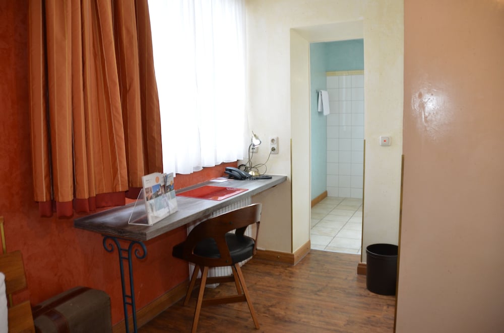 Basic Single Room, 1 Twin Bed, Non Smoking, Private Bathroom photo 3