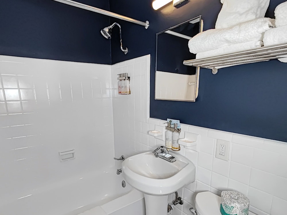 Family Suite, 2 Bedrooms, Courtyard View photo 3