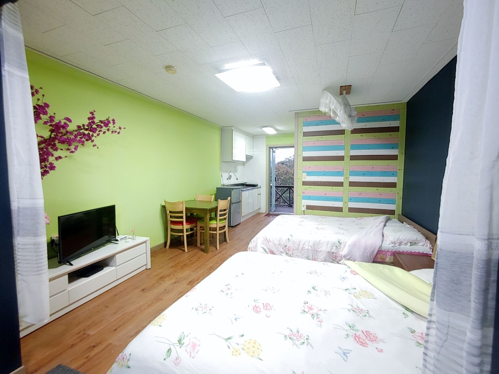 Basic Double or Twin Room (12 PY, Gangajipul) photo 1