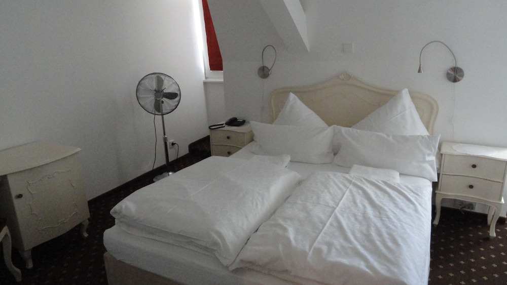 Standard Double Room, 1 Queen Bed, Non Smoking photo 3