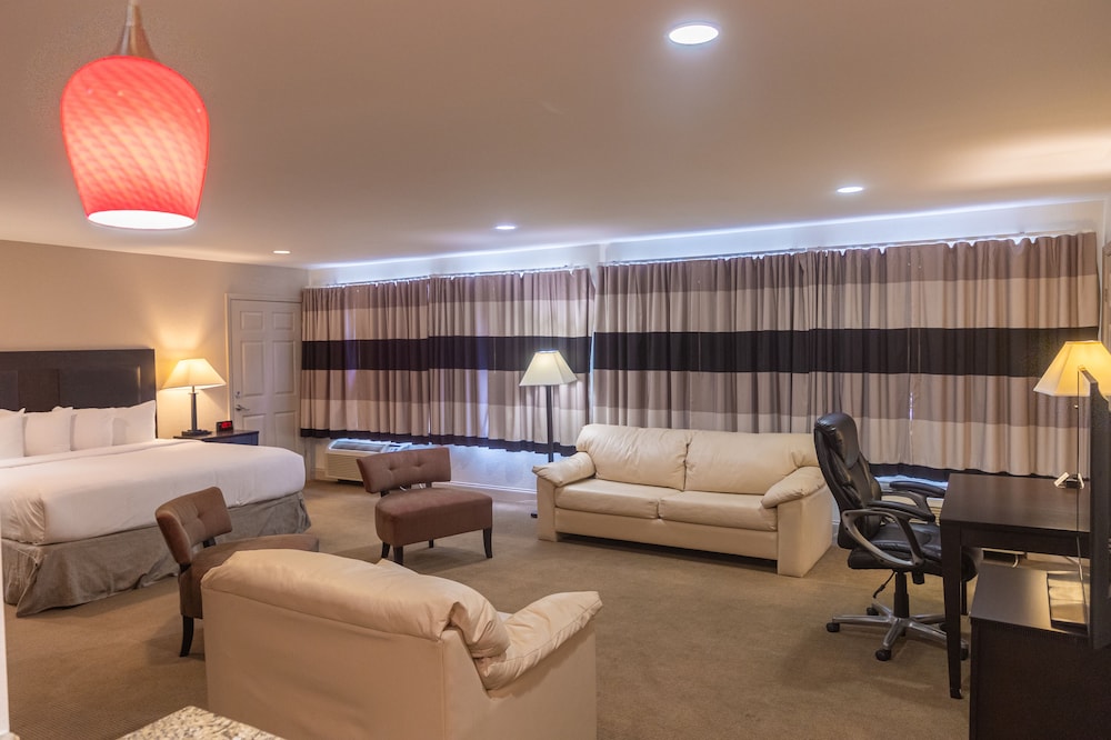 King Suite - Non-Smoking - Photo 1