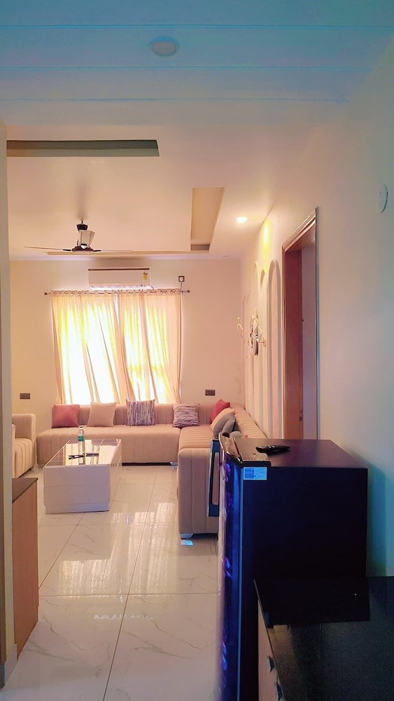 Luxury Double Room, Balcony, City View photo 1