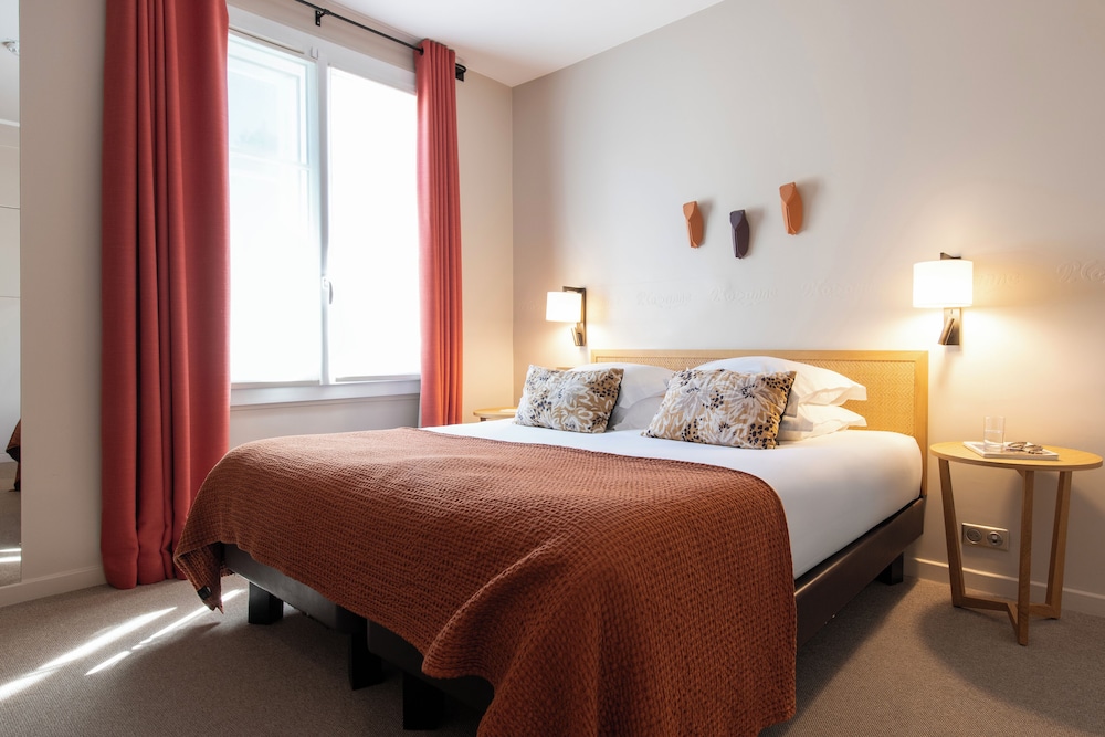 Deluxe Room - Photo 6