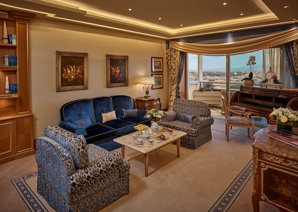 Premium Suite, 1 King Bed, Business Lounge Access (Rome View) thumbnail 5