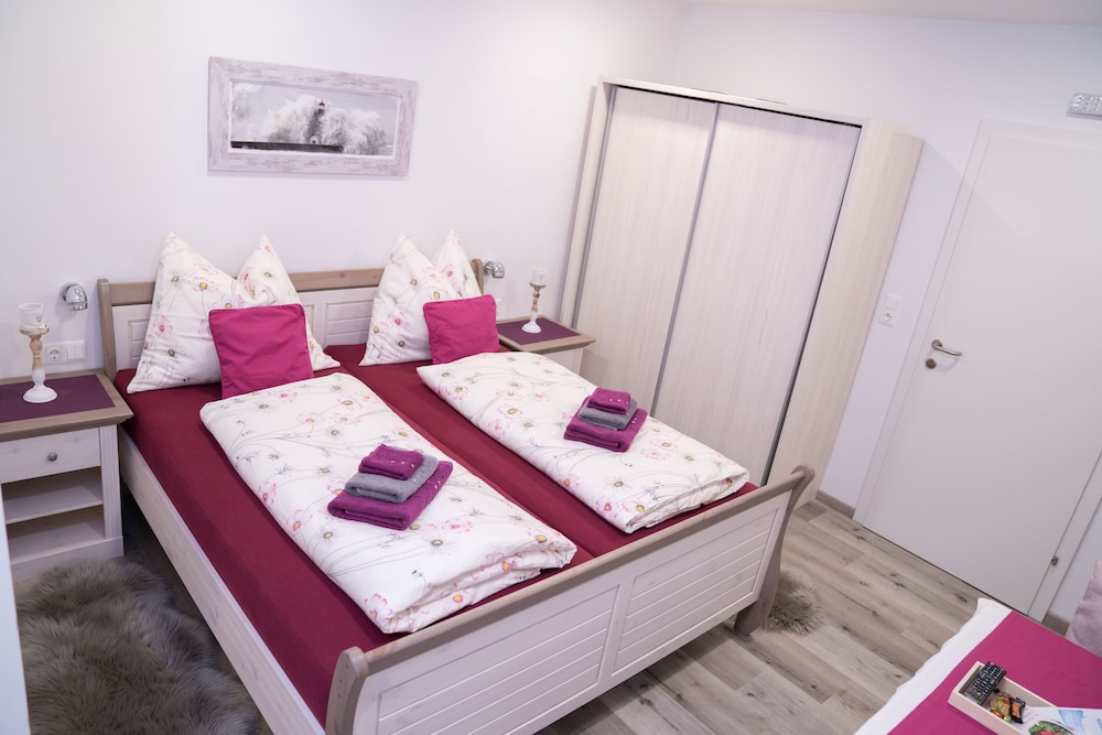 Deluxe Double Room, 1 King Bed (Bordeaux / Grey Nr 10) photo 2