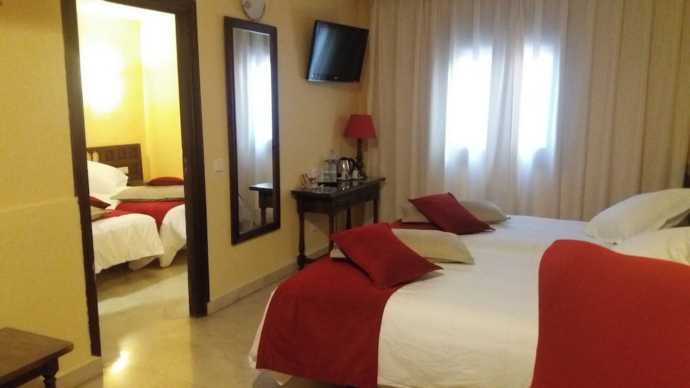 Room (Familiar) - Photo 2