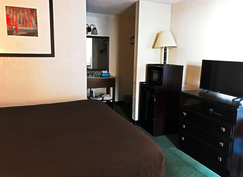 Standard Room, 1 King Bed - Photo 4