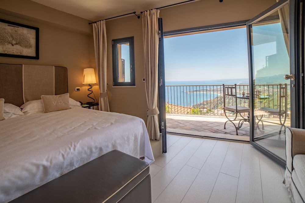 Prestige Room with Private Mini Pool thumbnail 5