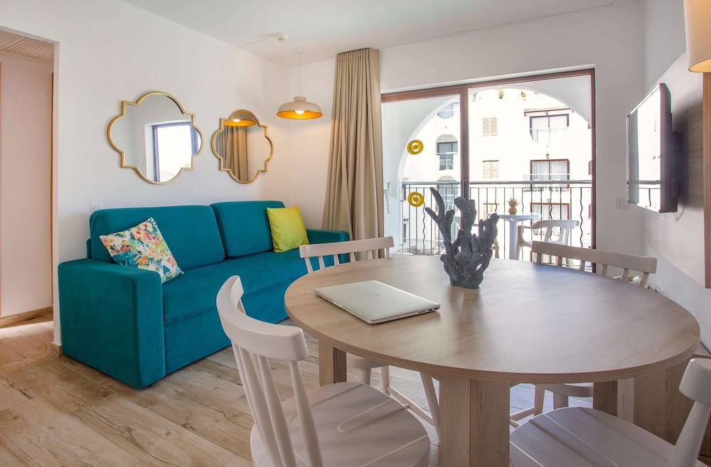 Apartment, 1 Bedroom, Balcony, Pool View (2 Adults)