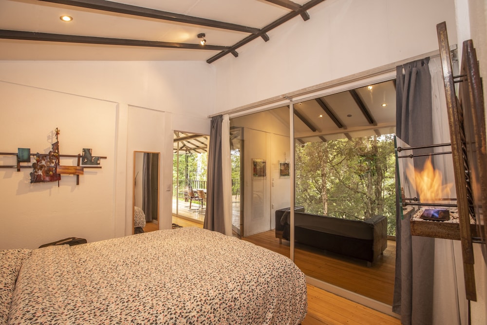 4-Person Forest Bungalow photo 2