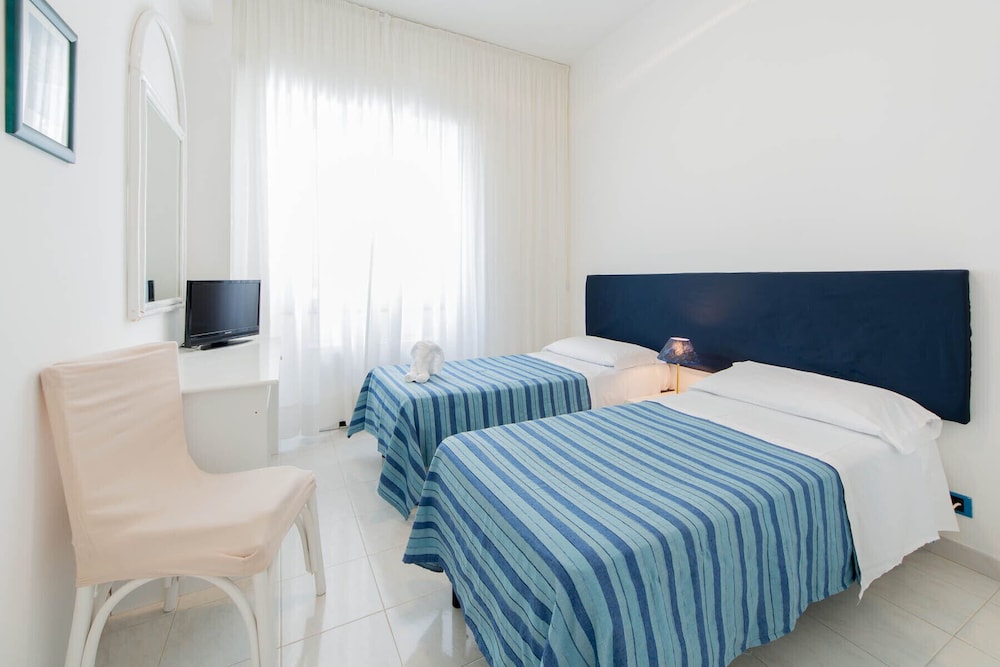 Family Room, 2 Bedrooms, Sea View photo 2