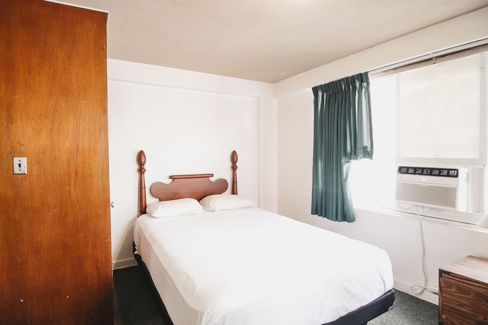 Suite, 1 Bedroom, Kitchen (2 Queens) photo 2