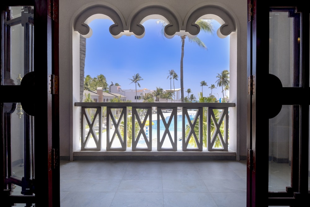 Premium Room, Pool View - Photo 6