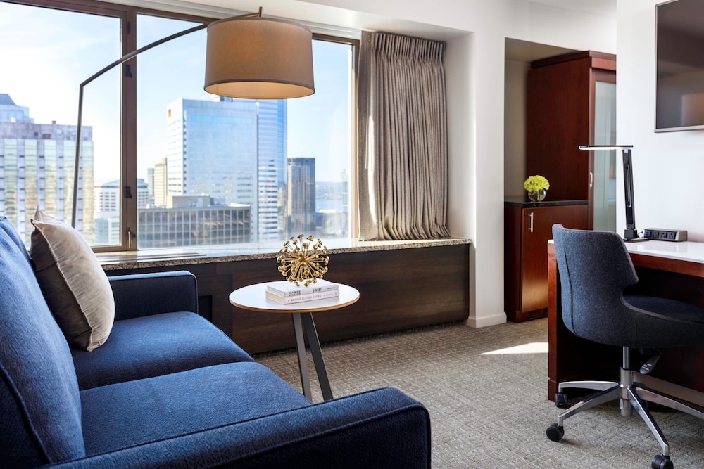 Junior Suite, 1 Bedroom, Corner - Photo 1