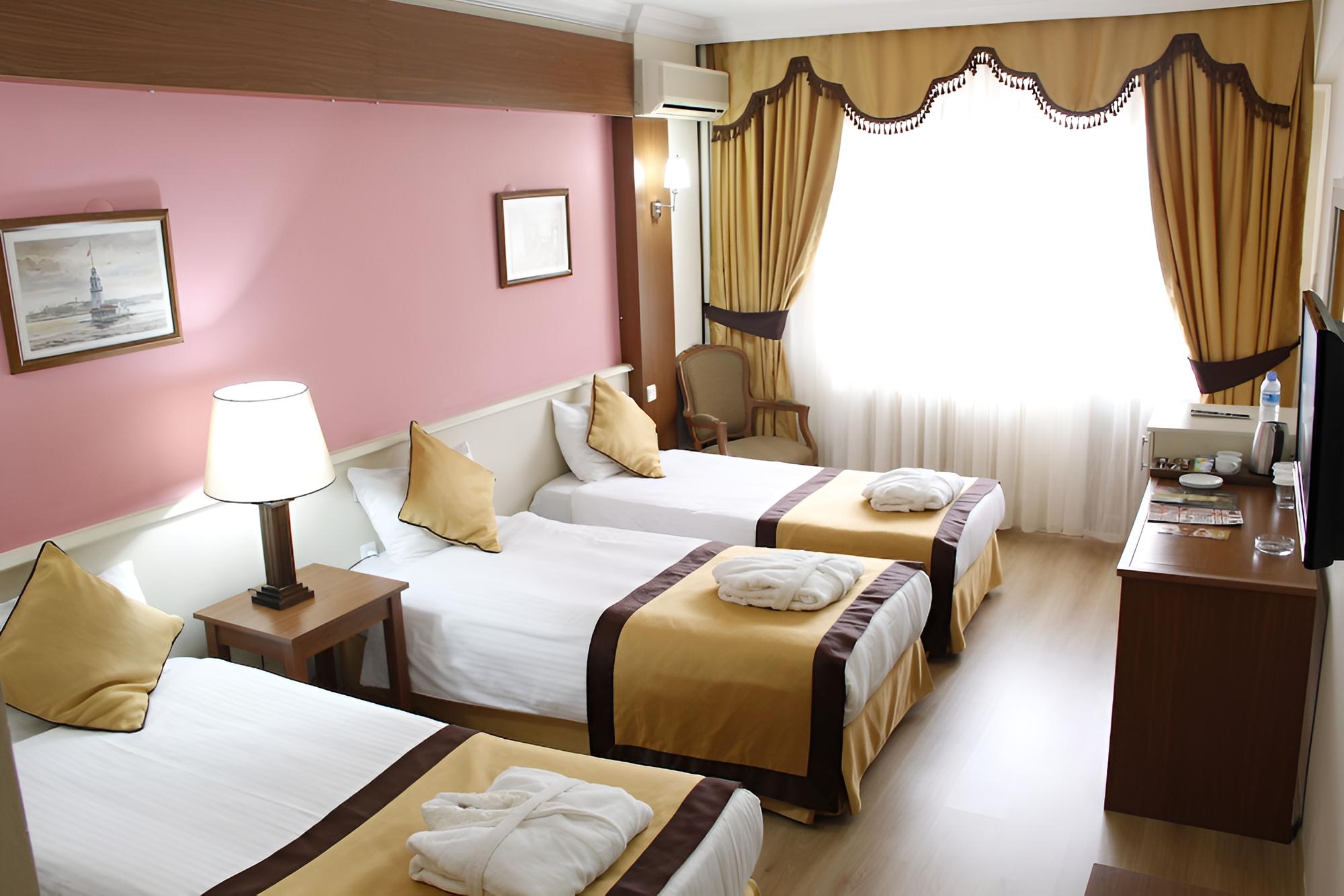 Triple Room with Balcony photo 2