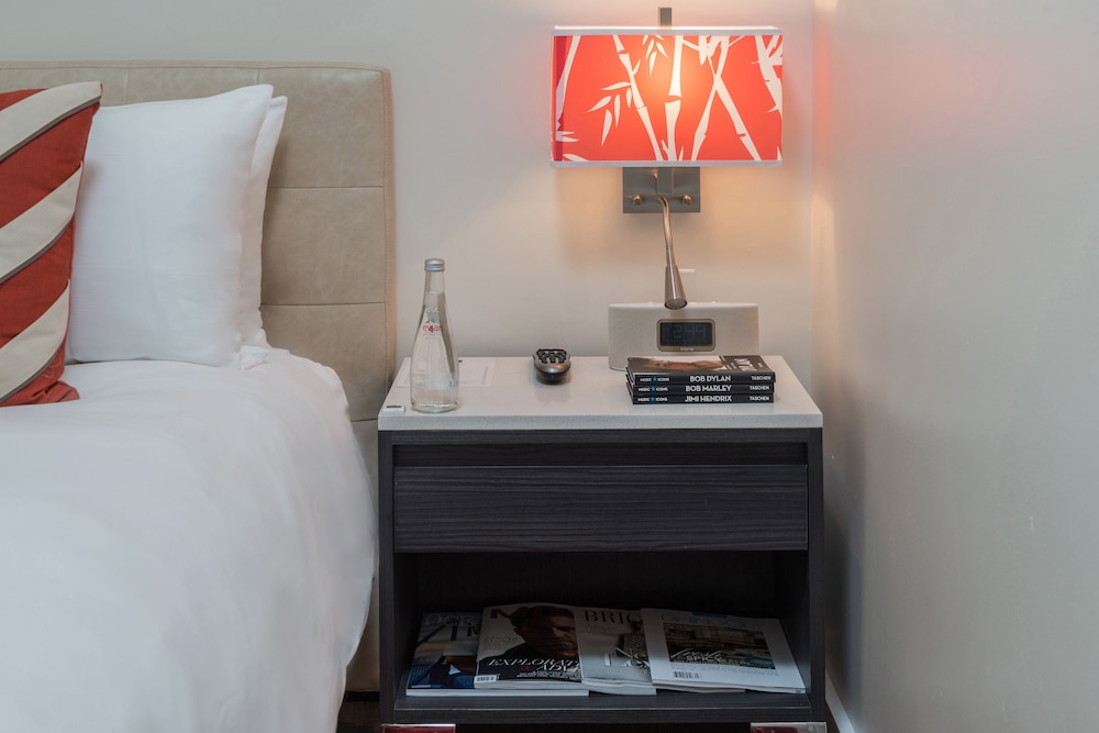 Premium Studio, 1 Queen Bed - Photo 8
