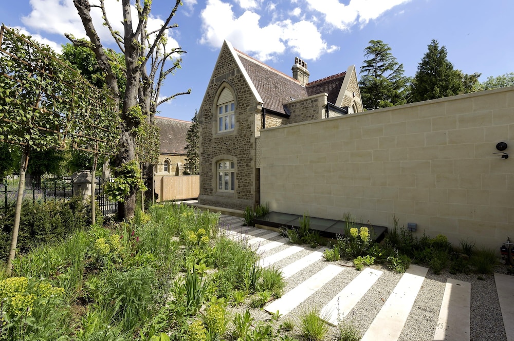 Stunning 5 bed Fulham Home w Indoor Pool Sauna and Private Garden, Photo 63