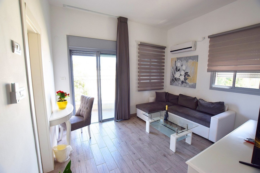 Superior Suite, 1 Bedroom, 1 Living Room,  Balcony (Calanit) photo 1