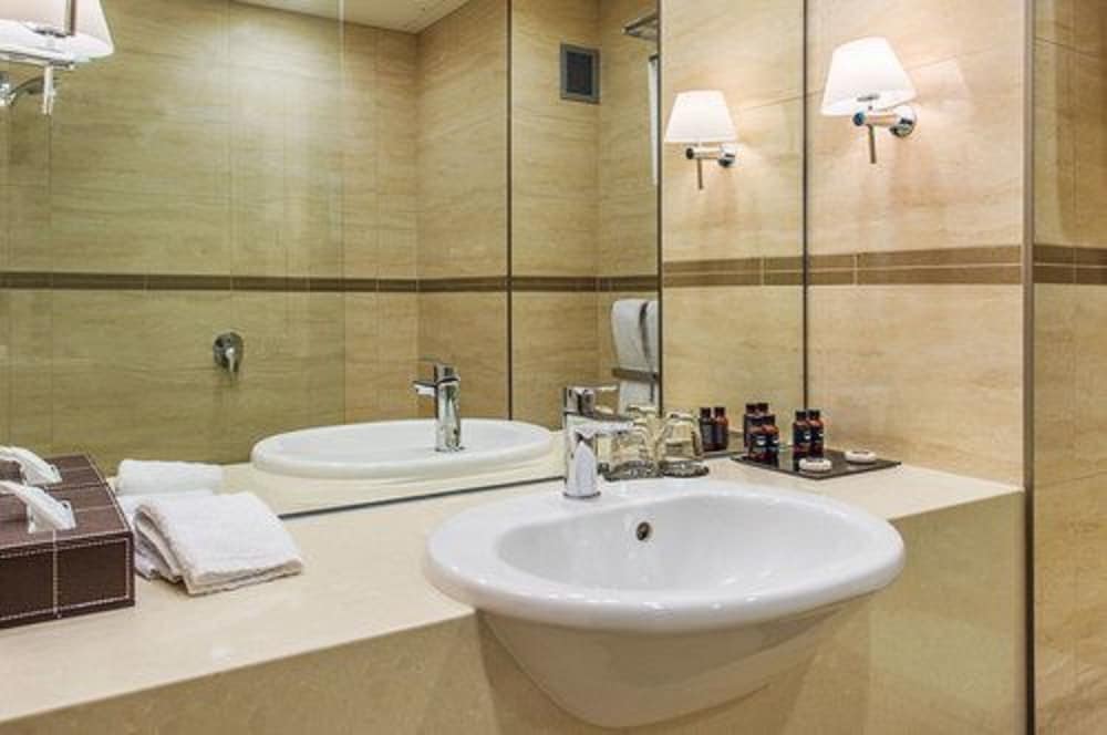 Accessible Twin Room - Photo 4