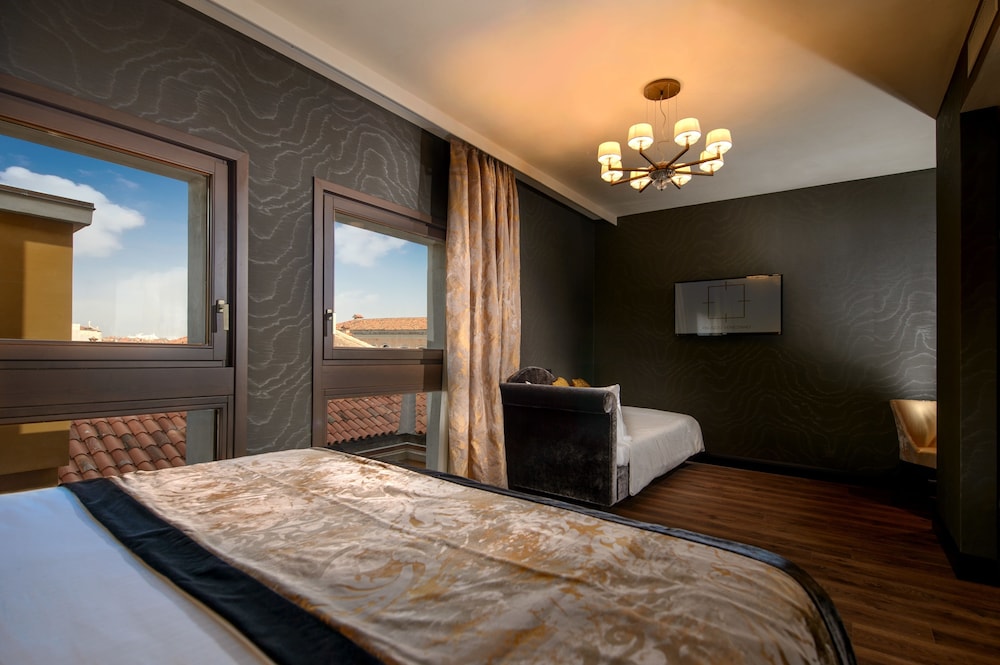 Classic Triple Room photo 2