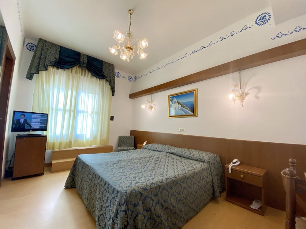 Double or Twin Room, Balcony, Sea View photo 3