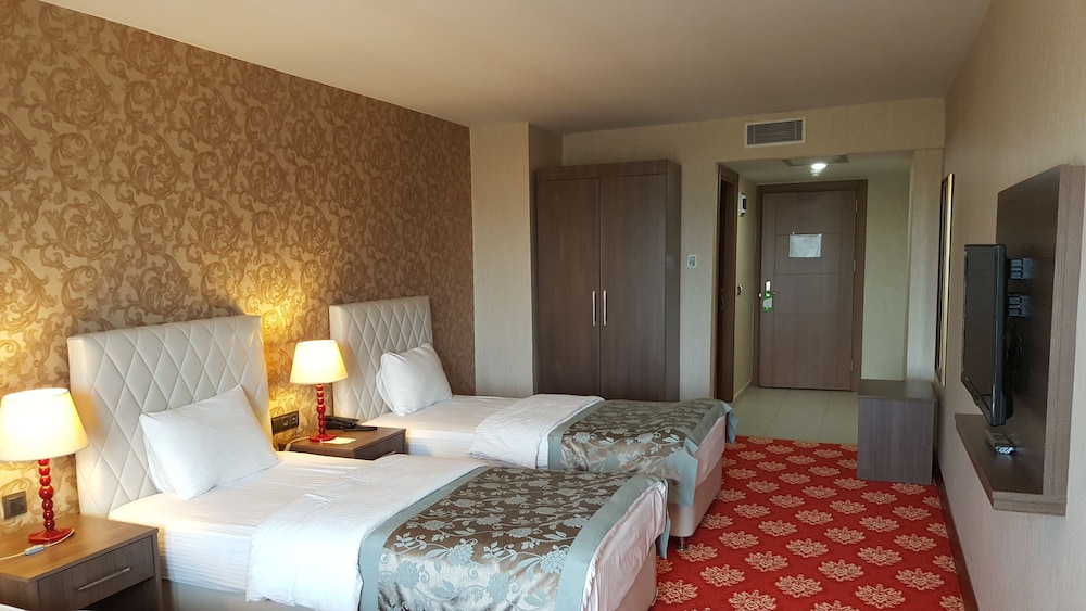 Standard Twin Room, City View