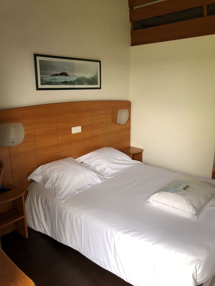 Standard Room, Multiple Beds - Photo 3