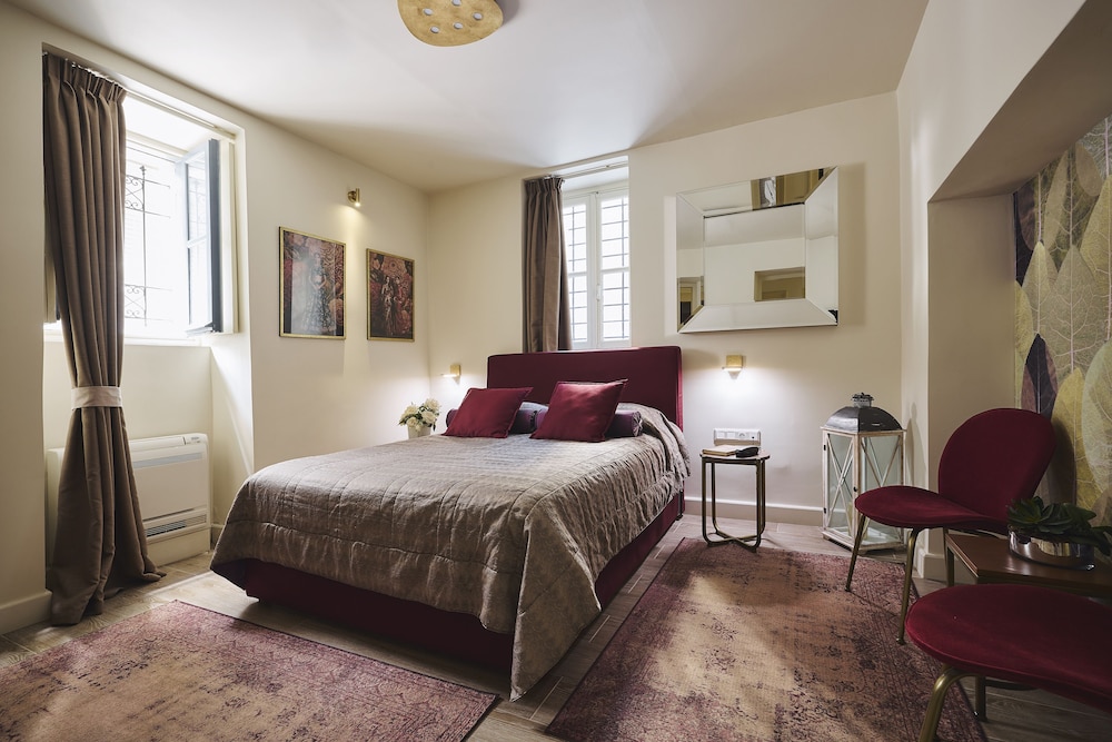 Comfort Studio Suite (Secret suite, Semi Basement) photo 1