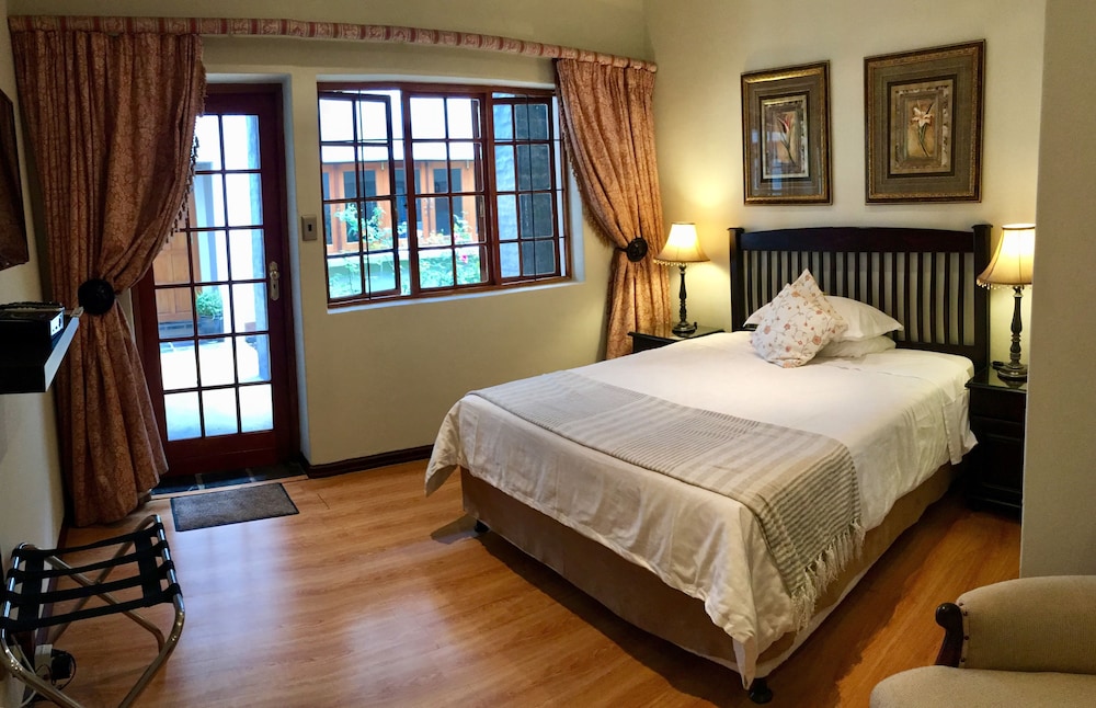 Luxury Queen Suite