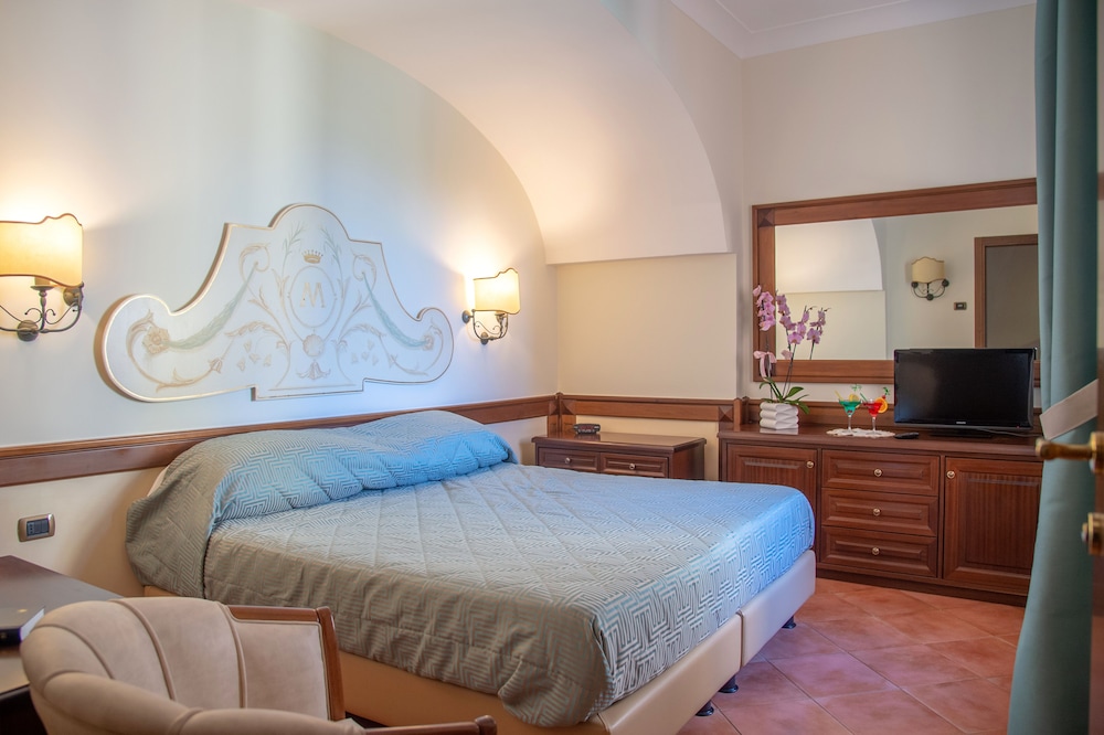 Suite, Hot Tub, Partial Sea View