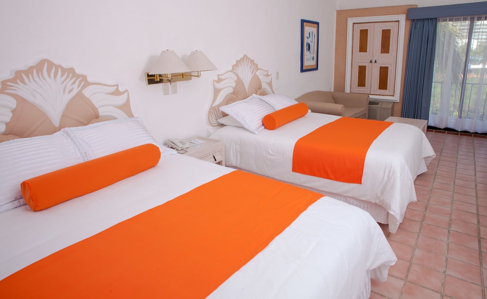 Deluxe Room, 2 Queen Beds - Photo 1