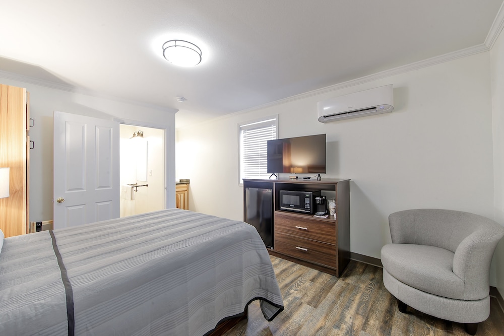 Basic Single Room, 1 Double Bed