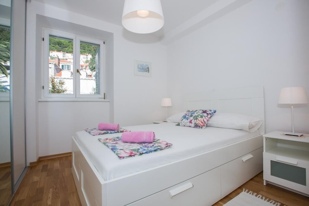 Apartment (Triplex Two Bedroom Apartment)