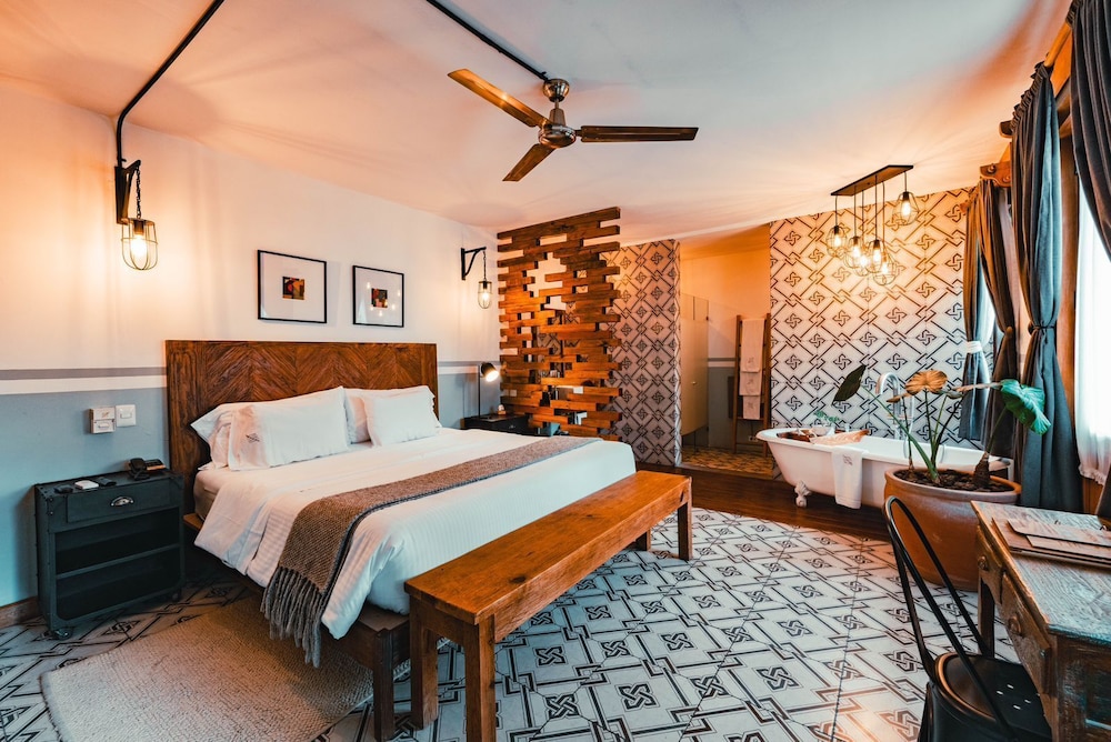Deluxe Room, Balcony