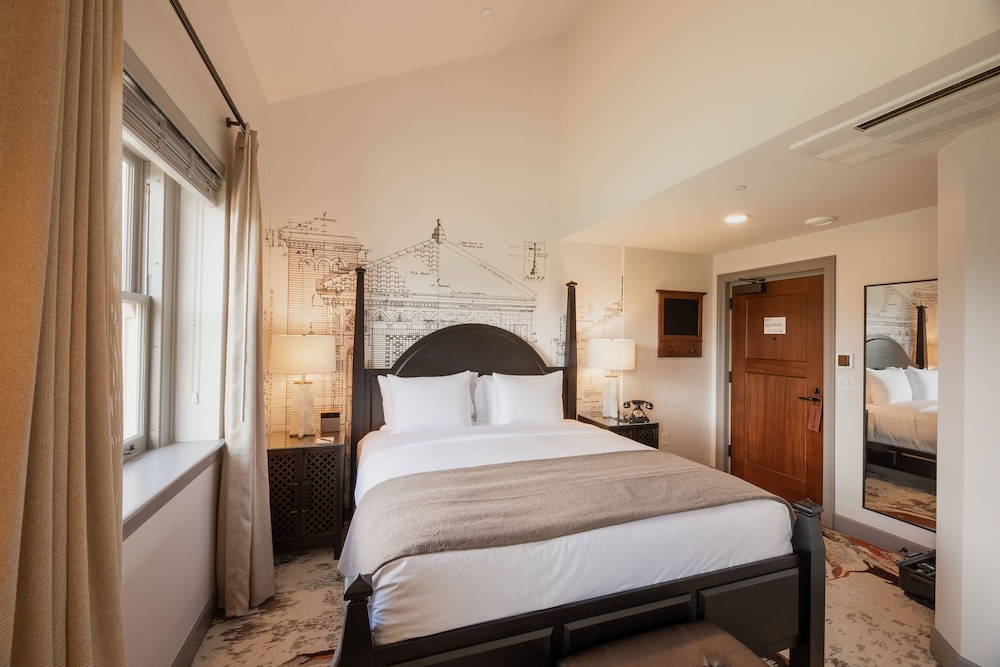 Classic Room, 1 King Bed, Accessible - Photo 1