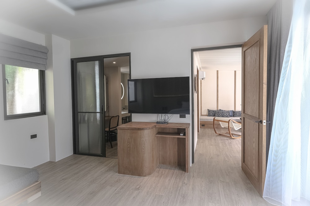 Family Suite Pool Villa (Roundtrip airport transfer) - Photo 5