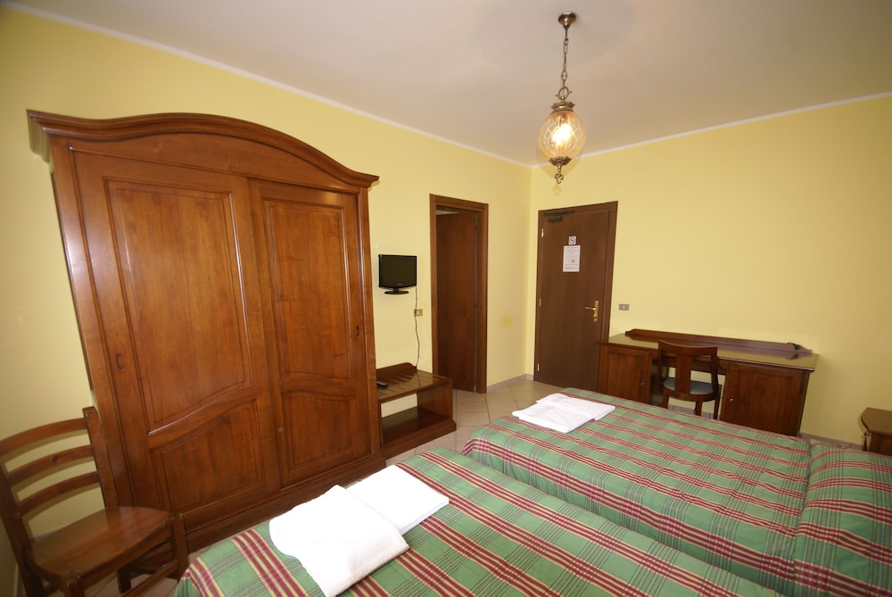 Standard Double or Twin Room photo 2