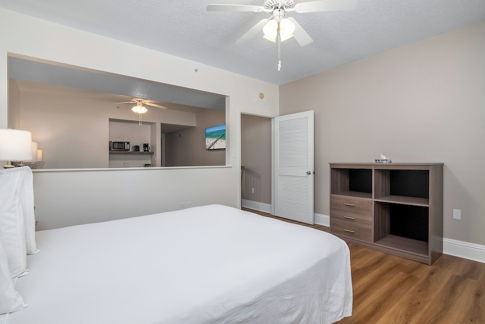 Suite, 2 Queen Beds - Photo 8