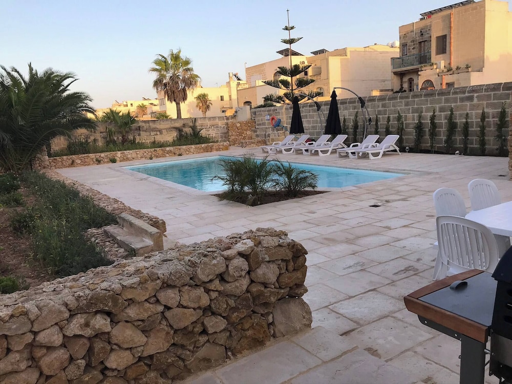 Villa, 5 Bedrooms, Private Pool, Garden View photo 1
