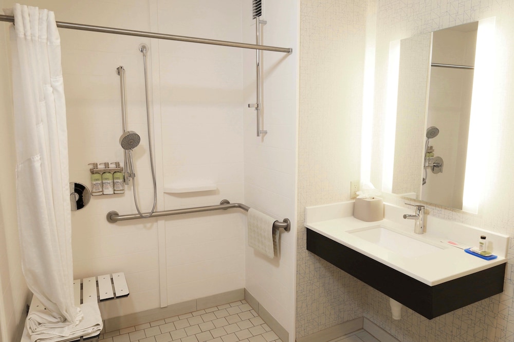Standard Room, 1 King Bed, Accessible (Communications) - Photo 1