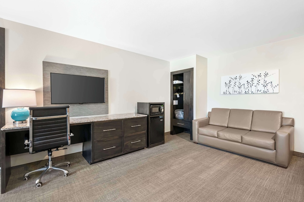Suite, 2 Queen Beds, Non Smoking, Kitchenette photo 2