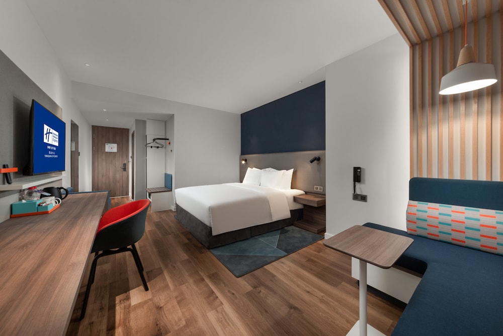 Standard Room, 1 King Bed, Accessible - Photo 4