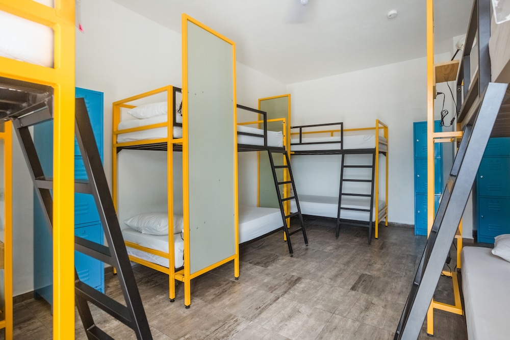 Room (1PC gaming room (5-star hotel bedding)