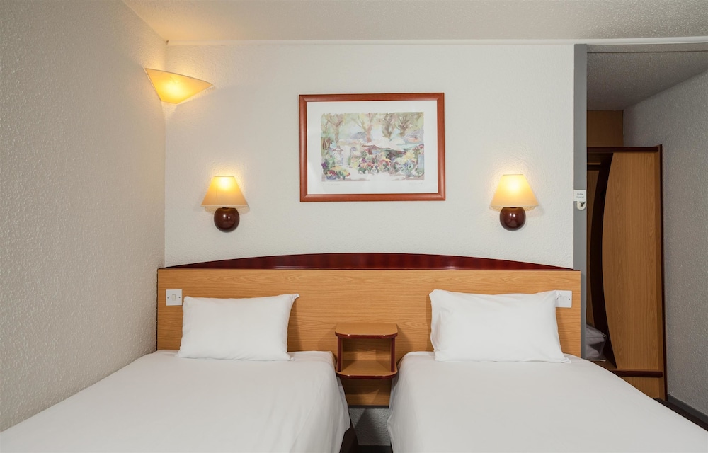 Standard Room, 2 Twin Beds - Photo 2