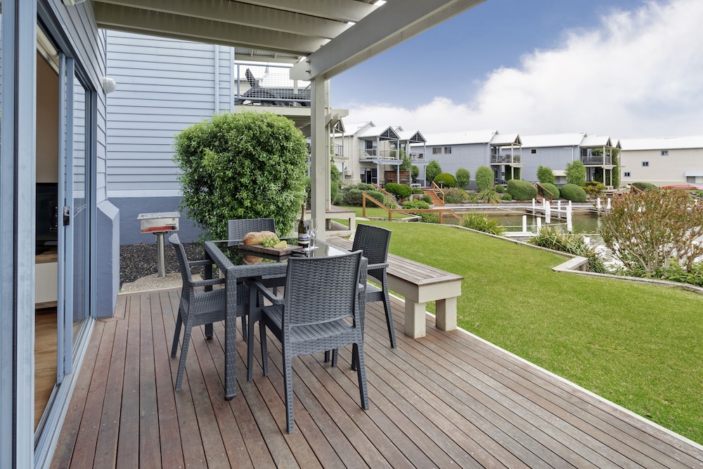 2 Bedroom Waterfront photo 3