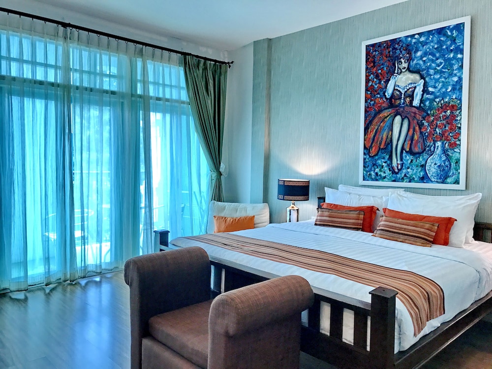 Premium Deluxe 1 King, City View with Balcony - Photo 24